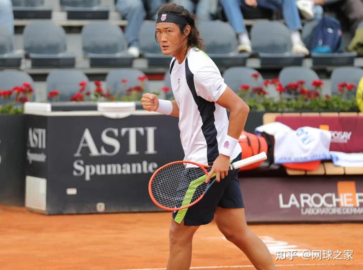 表现时,直播间的球迷和网友就已经发出了"可怜的法国人"这样的感叹