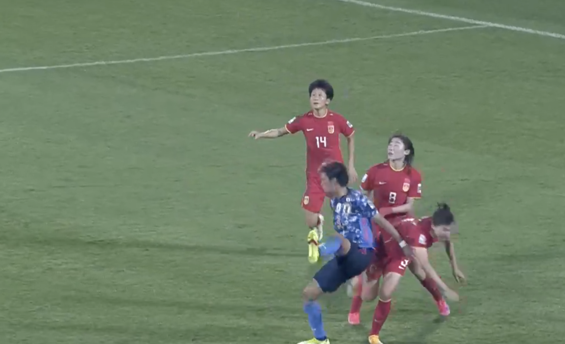 竞技宝官网:日本女足队员连环伤情牵动球迷心