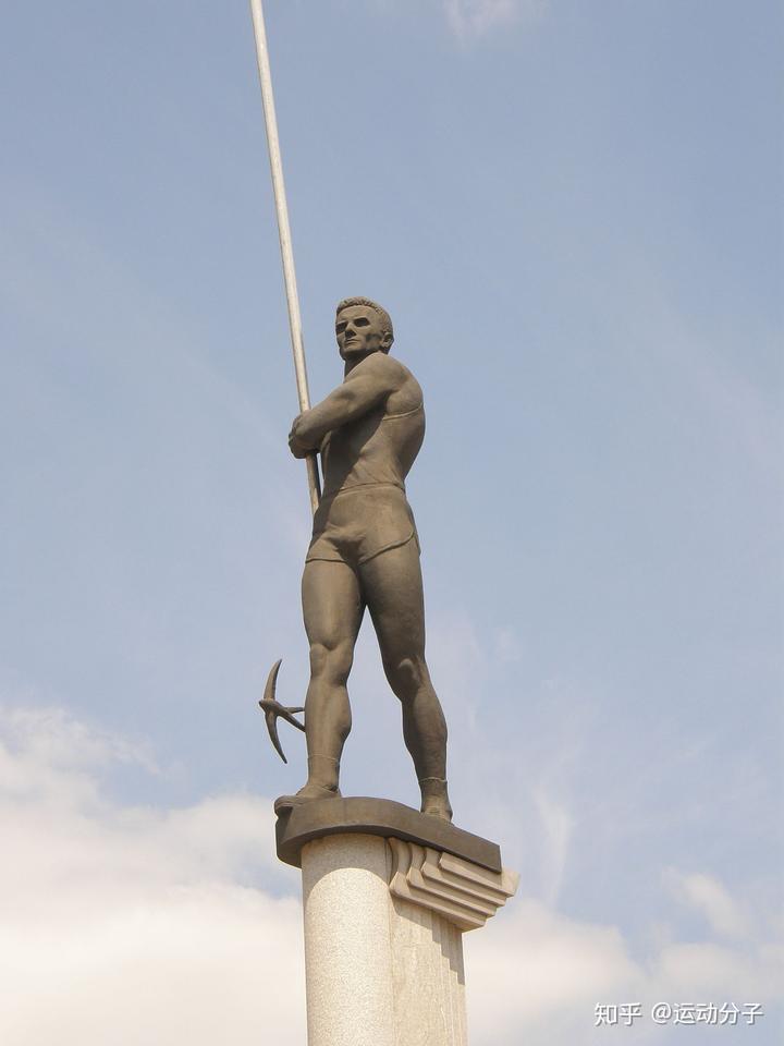 顿涅茨克的布勃卡雕像