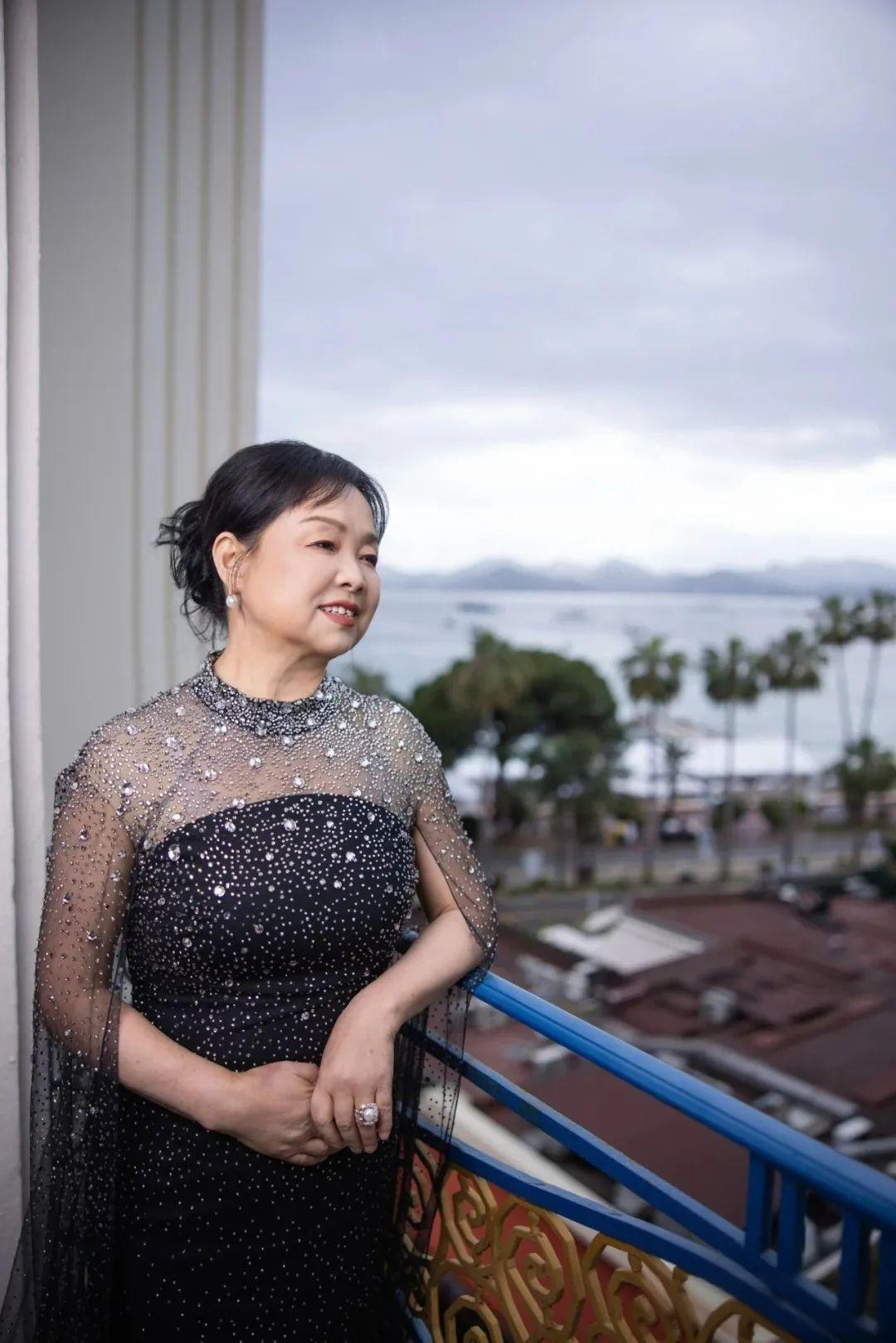 60岁的自驾游博主苏敏阿姨，全网粉丝超500万，走上了戛纳红毯，近半年收入已超百万！ - 知乎