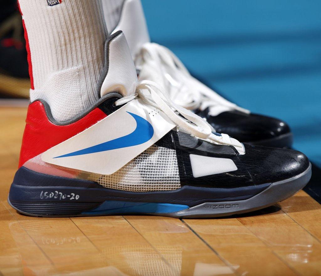 所以才会绝版的杜兰特鞋是属于篮球鞋的一种,是一款签名款式的,于2019