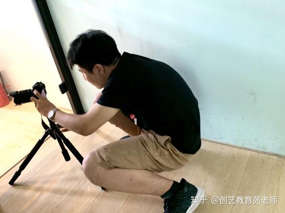 疯狂的石头电影完整版的视频 v2-eef079eb66a0aca0fb3dbb77a369e773_r.jpg