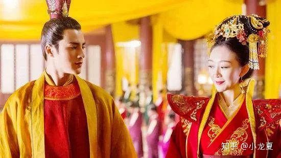 皇后拼命护驾皇帝却强行封赏贵妃还说皇后要杀他