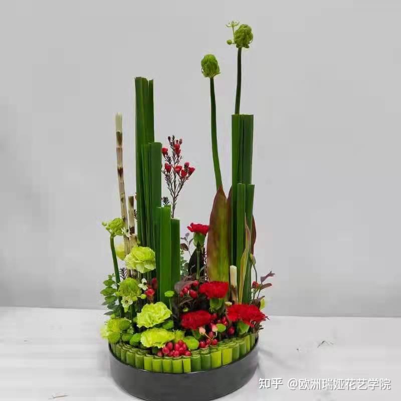 花艺国赛插花花艺技巧中阶梯的设计手法及应用