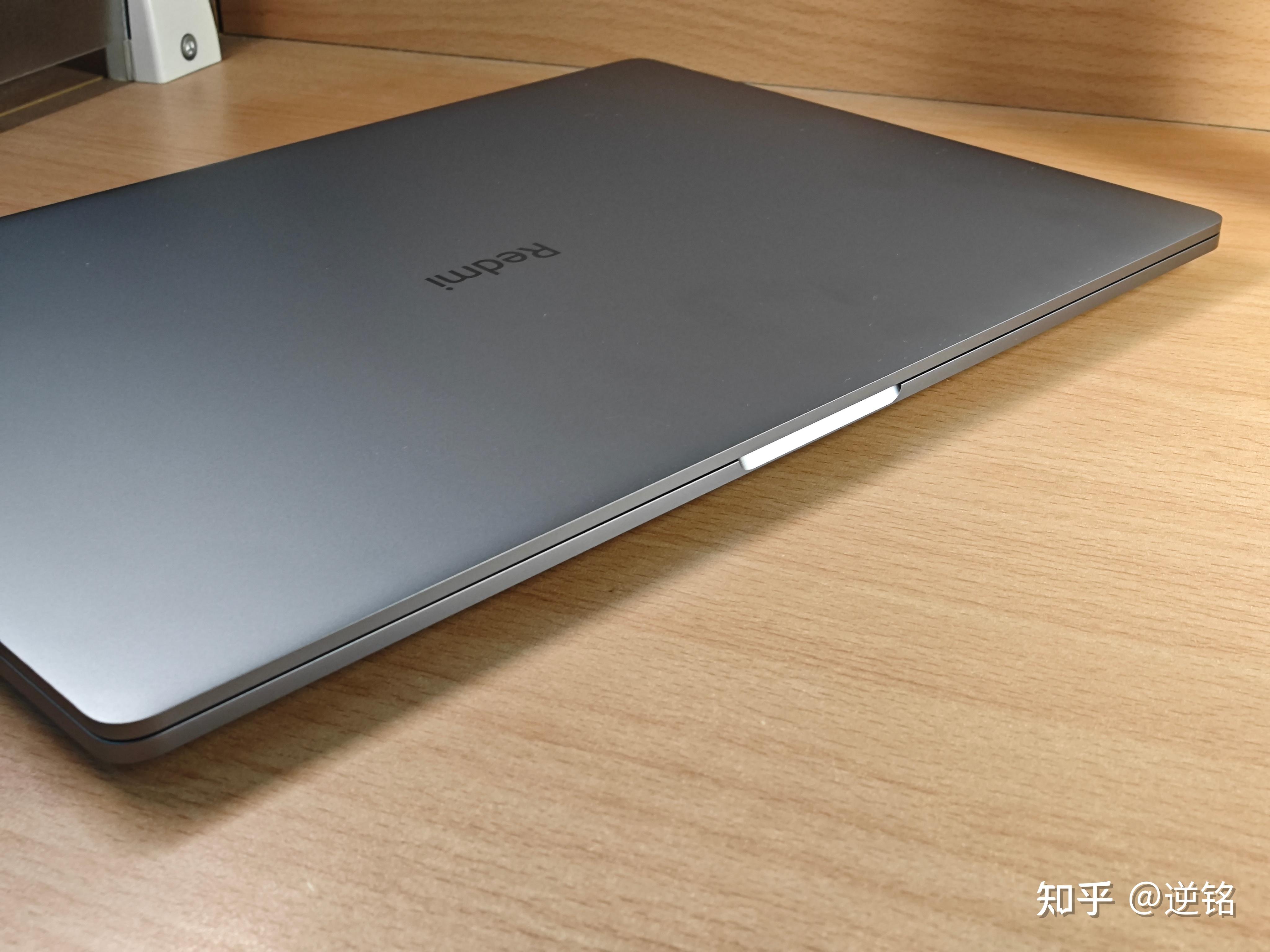 首先映入眼帘的就是a面的设计,今年的redmi book pro,红米改掉了之前