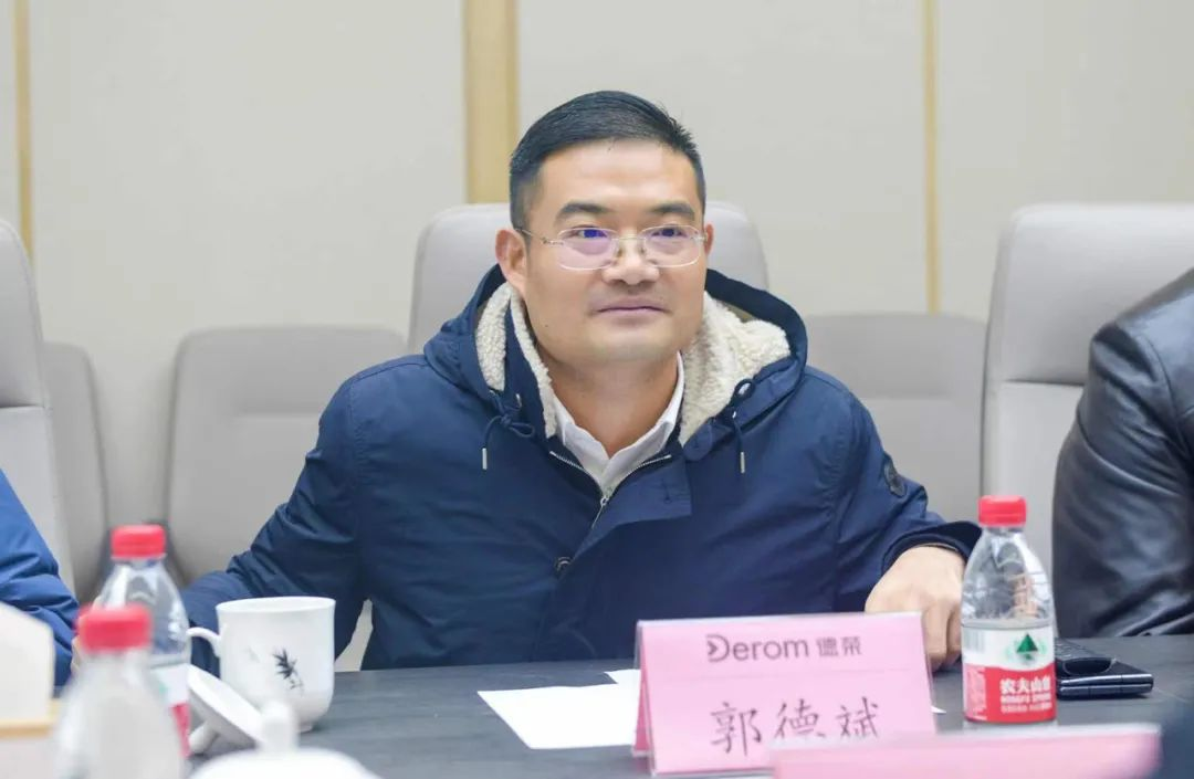 郴州市副市长黄峥嵘一行考察德荣医疗