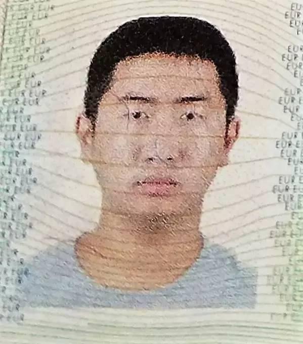 请一个靠谱摄影师给你拍,否则你的护照上看起来会像一个智障.