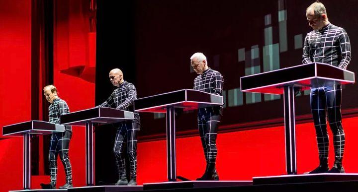 发电站乐队 (kraftwerk) 于 1970 年在杜塞尔多夫 (düsseldorf) 成立