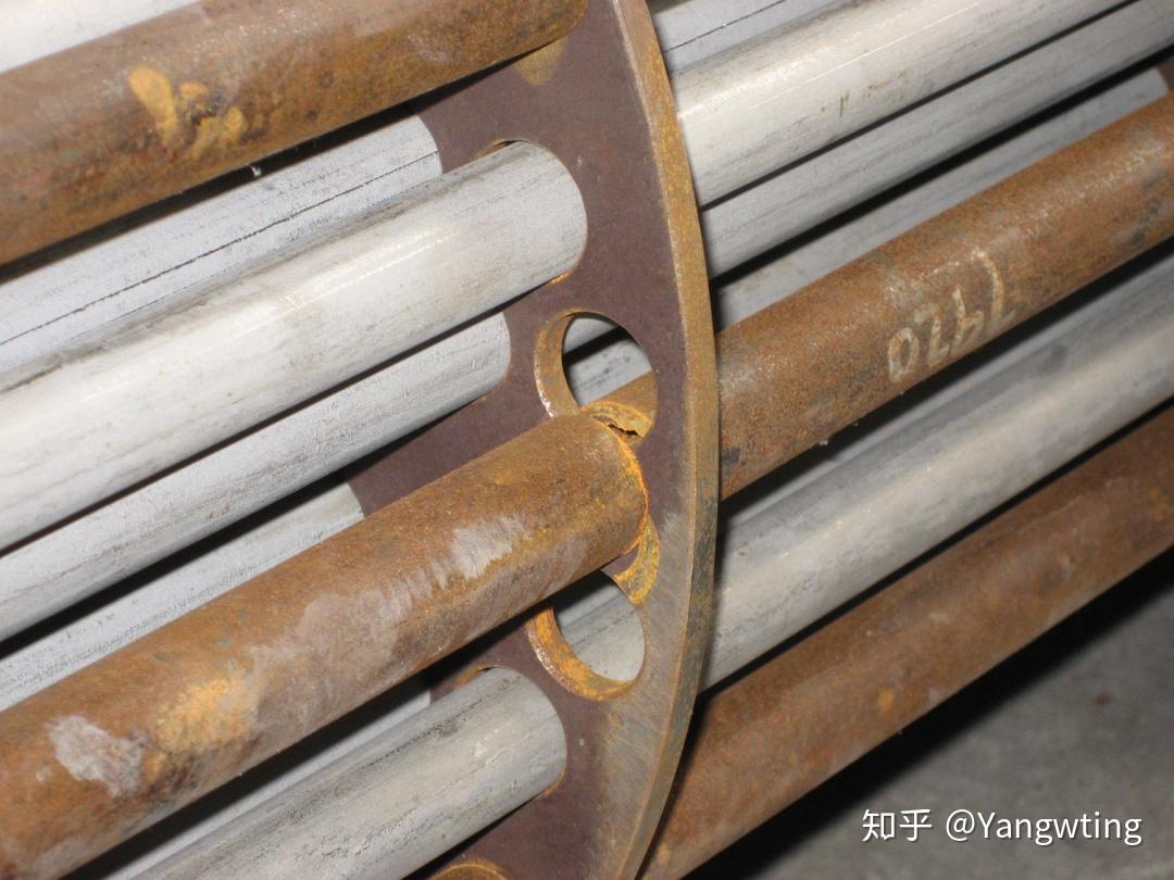 安装完拉杆定距管后,发现定距管将换热管挡住了,没法穿换热管.2.