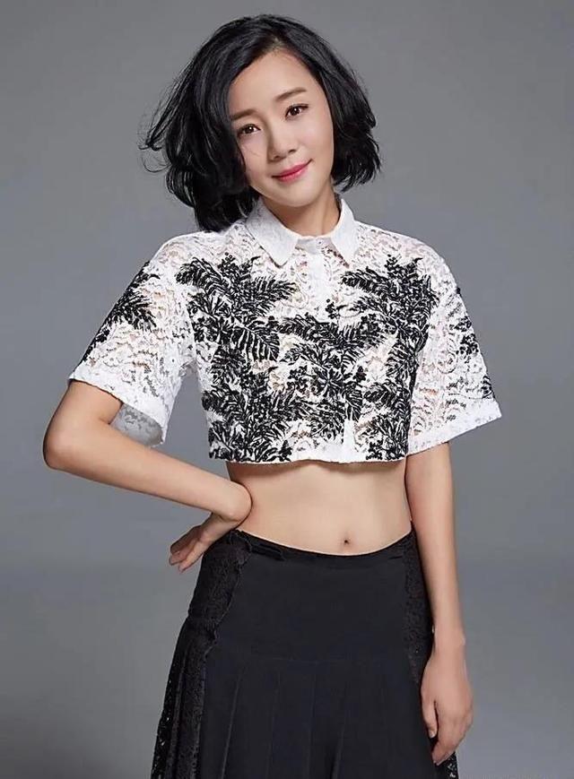 演员王一楠嫁给老师的儿子一心一意爱了24年