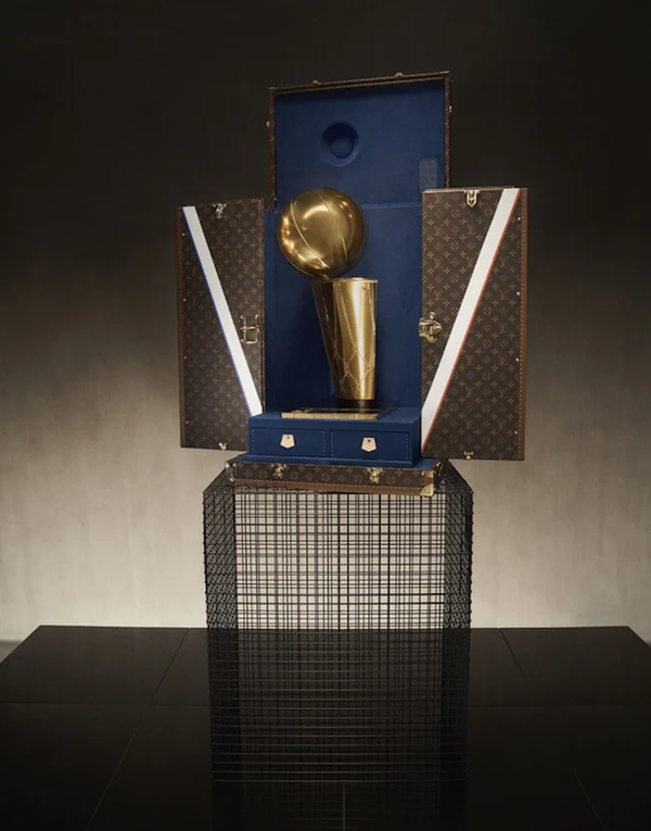 Louis Vuitton et la NBA présentent un sac en forme de ballon de