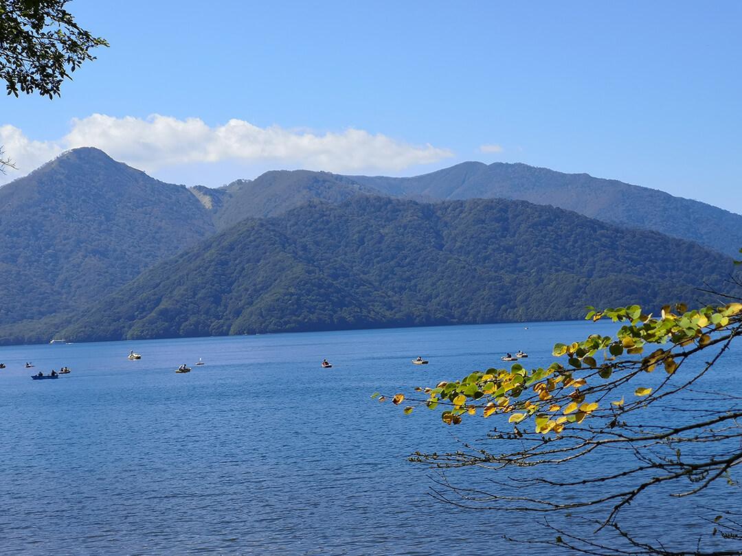 中禅寺湖边走走停停 享受喧嚣之外的宁静 微爱订制旅行 知乎