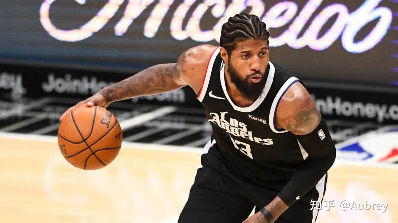 不得不佩服保罗乔治小腿90度骨折还能重新回到巅峰状态,要知道2021年