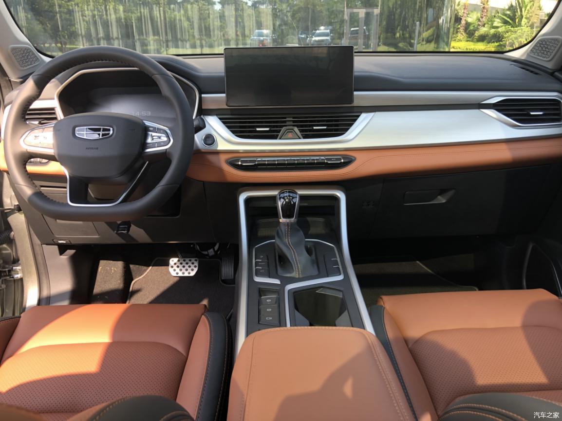 内饰:做工细致,实用又不失美感全新远景x6采用了吉利家族化设计,同时