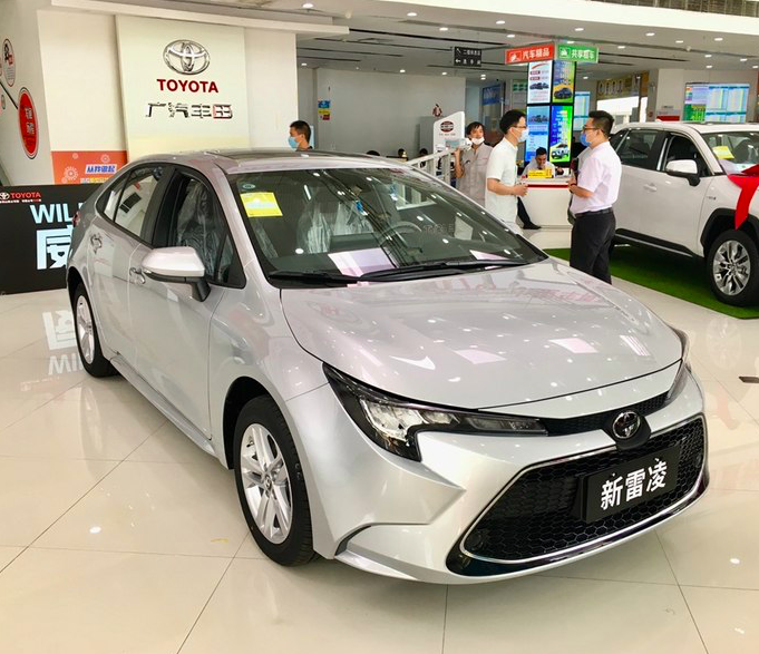 进店实拍2021款丰田雷凌珍珠白色车身非常有质感售1158万起