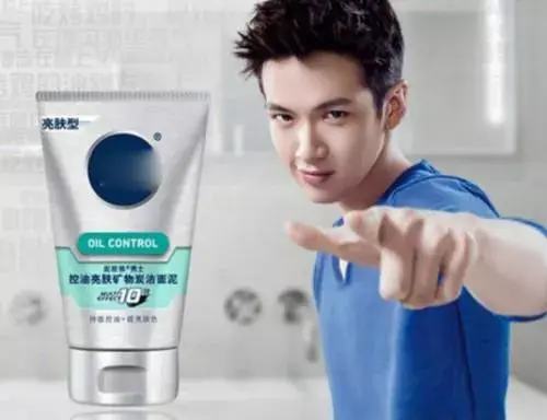 某洗面奶.某口香糖.某洋快餐.各种代言更是接到手软.