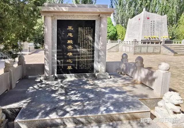 自驾新藏线一定要拜谒叶城烈士陵园这里有一百多位将士为国捐躯