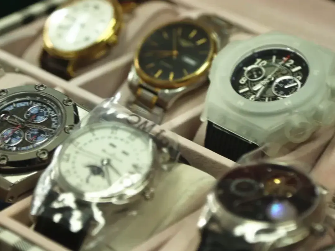 团伙制售假表仿真度高达95%,大型手表厂员工帮解决技术难题