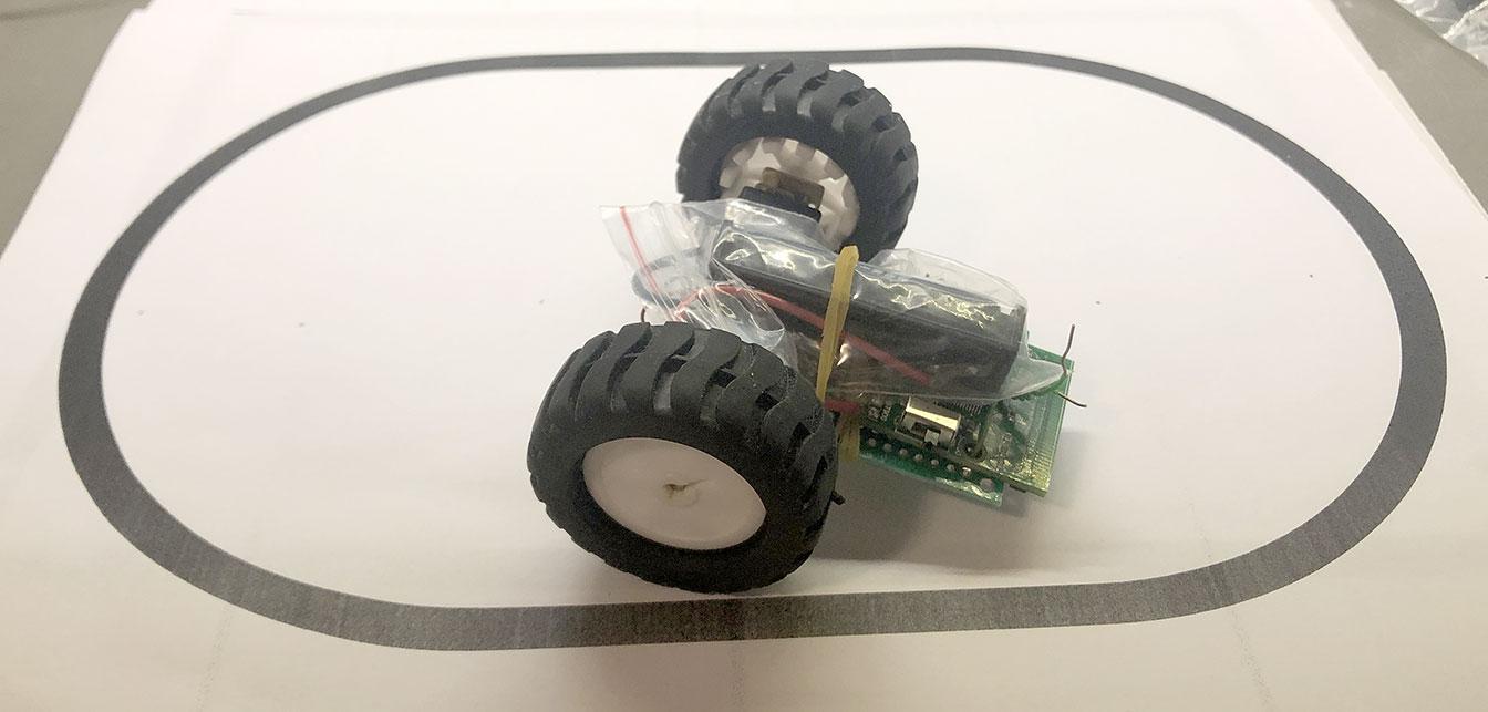 elm-chan做过一个超小的循线小车,只有45mm x 33mm,用两节cr2032供电