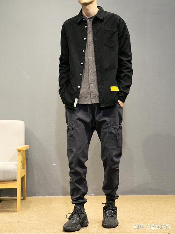 我有一件黑色的衬衫 但是不知道搭配什么样的裤子,有没有推荐的.