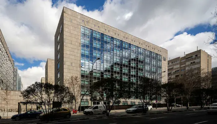 ie商学院创立于1973年,ie在西班牙和拉丁美洲享有盛誉,而且在研究