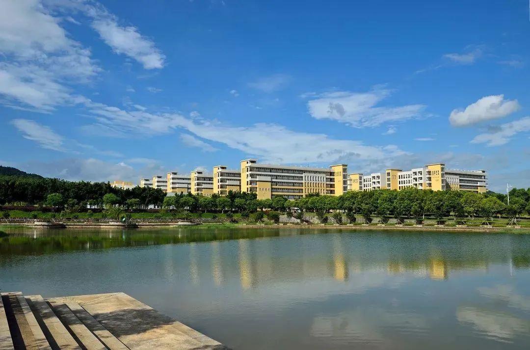 韶光学院=韶关学院周韶磊