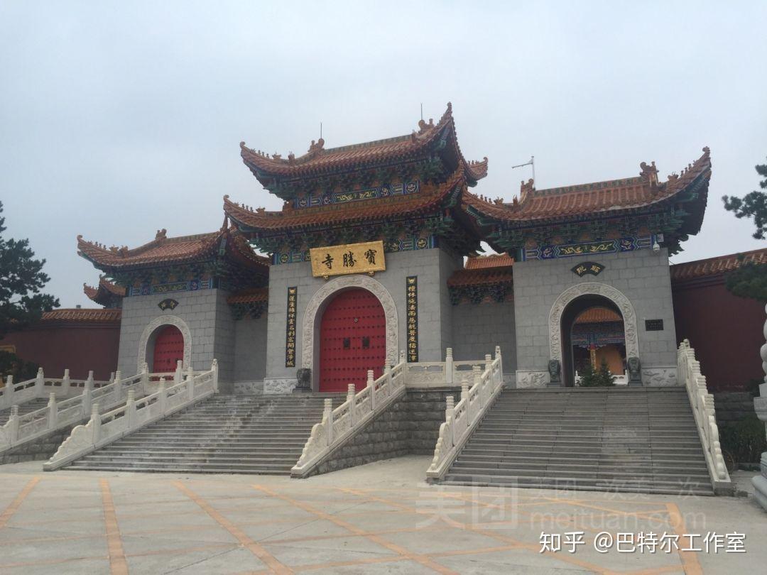 在县城西郊水西,距城2公里.始建于南北朝时代,系县内尚存最古老寺庙.