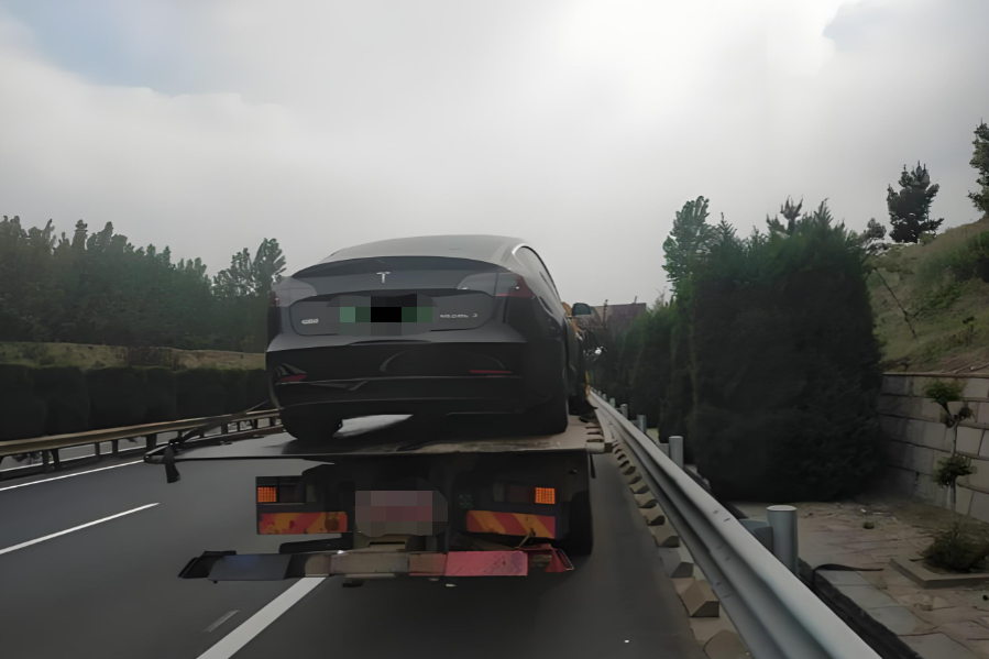 特斯拉刹车突然变硬?油车电车刹车根本不是一回事!
