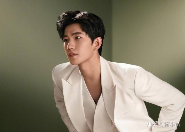杨洋人设塌房,初代四大男顶流鹿晗言行最爷们 - 知乎