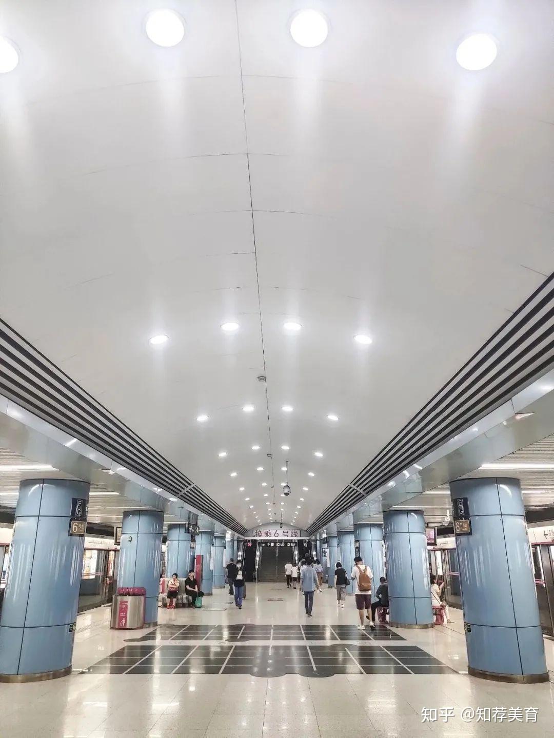 知荐除了挤北京地铁站还可以这样美