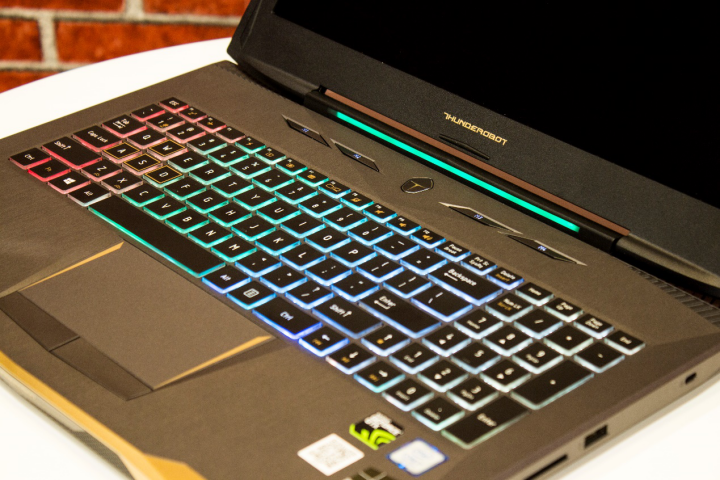 雷神轻薄游戏本911targa评测外貌与智慧并存