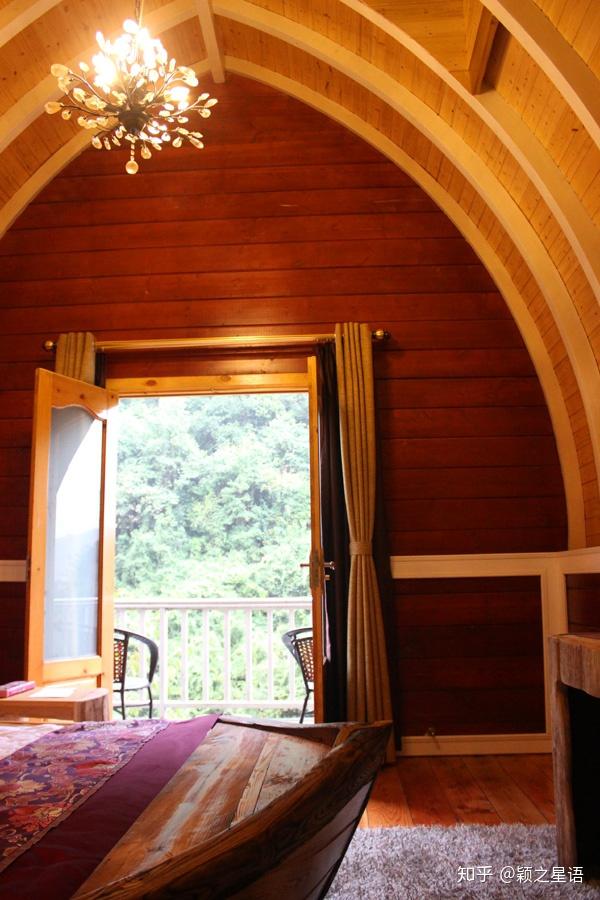 丛林中的七彩小木屋异域情调梦幻的童话世界