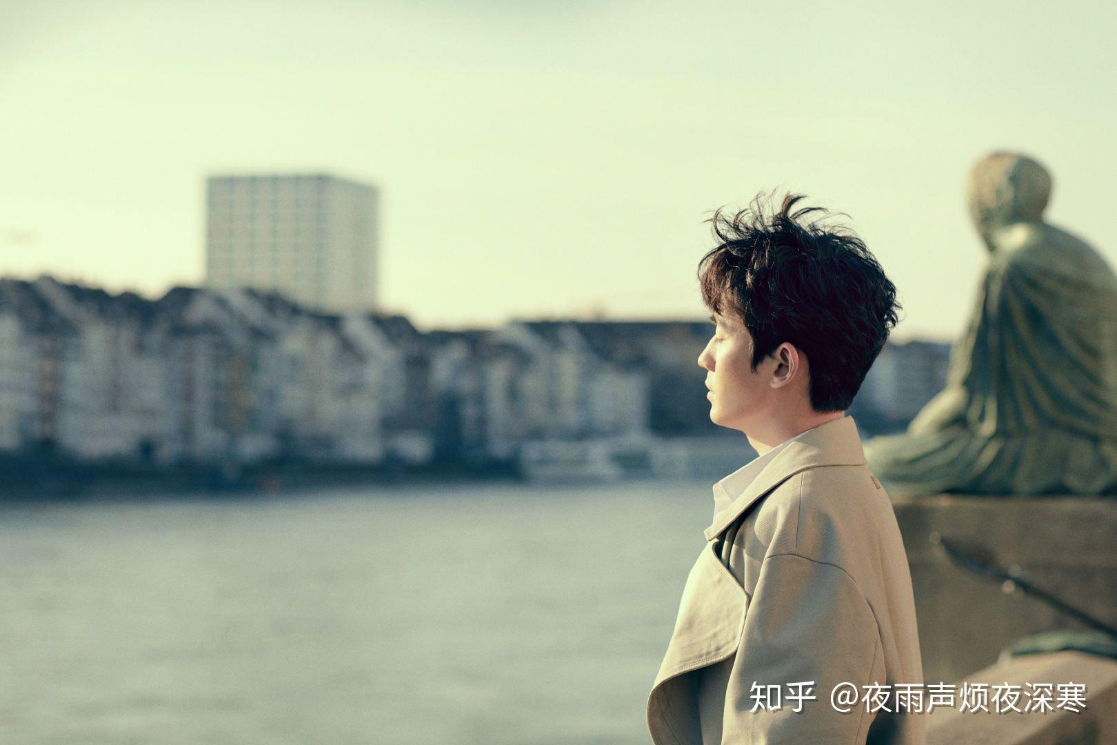 有没有朱一龙背影照或者远景照,可以当手机壁纸或者电脑桌面的?