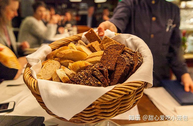 西餐中，连吃个餐前面包都有诸多讲究呢！ - 知乎