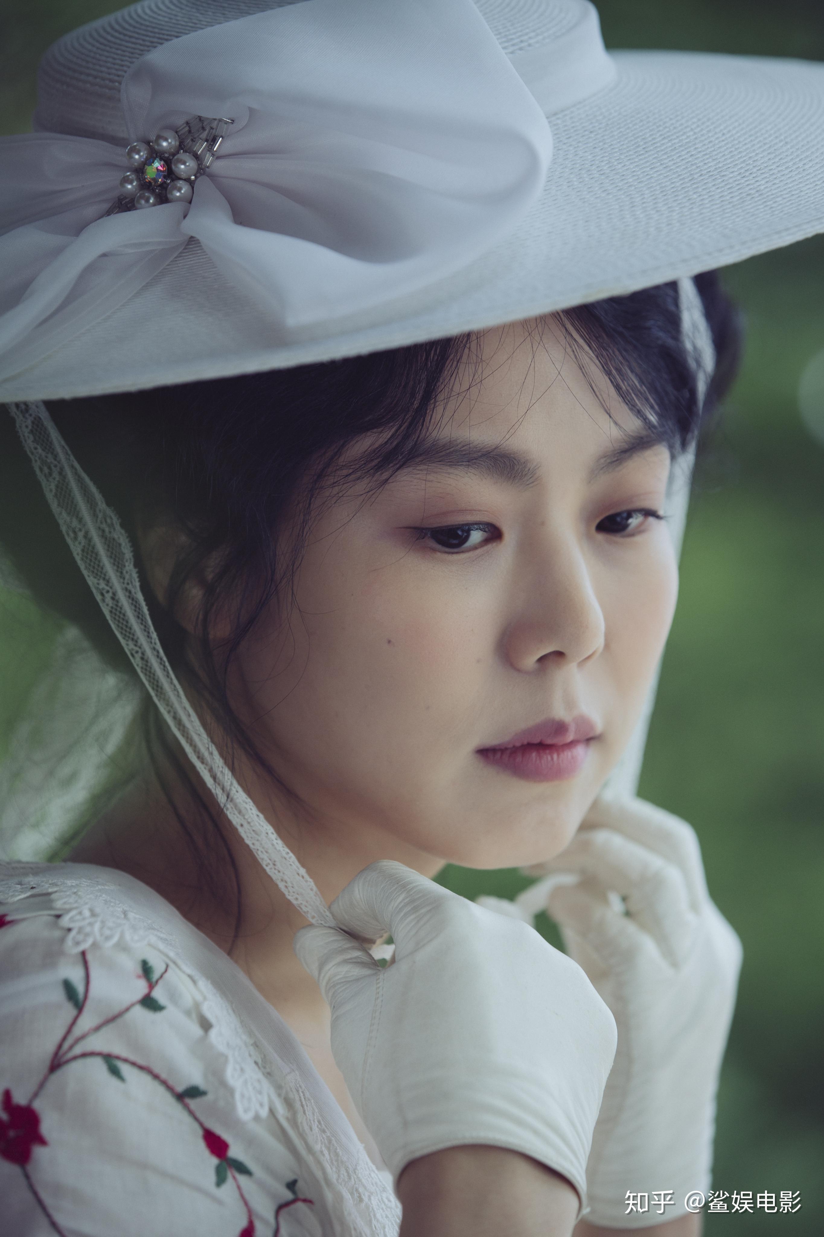 故事发生在日本占领朝鲜期间,贵族小姐秀子被姨夫控制