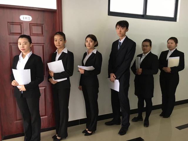 公务员面试穿什么?前辈总结的经验 这几个雷区千万要避开 - 知乎