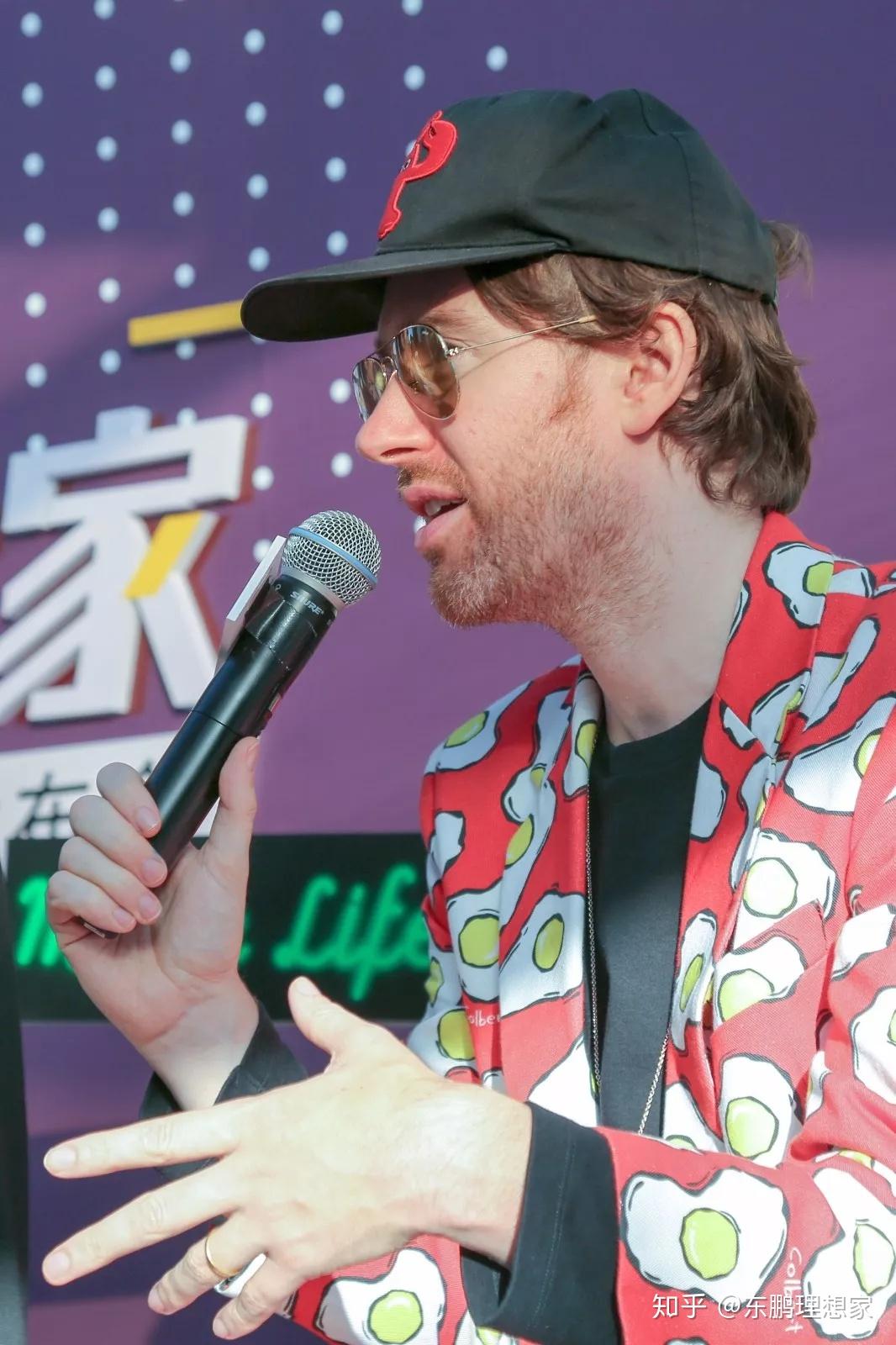 正是源于 philip colbert 独特的创作理念