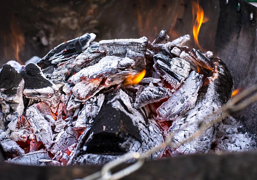 经验之谈果木炭机制炭烧烤木炭如何操作更容易点燃