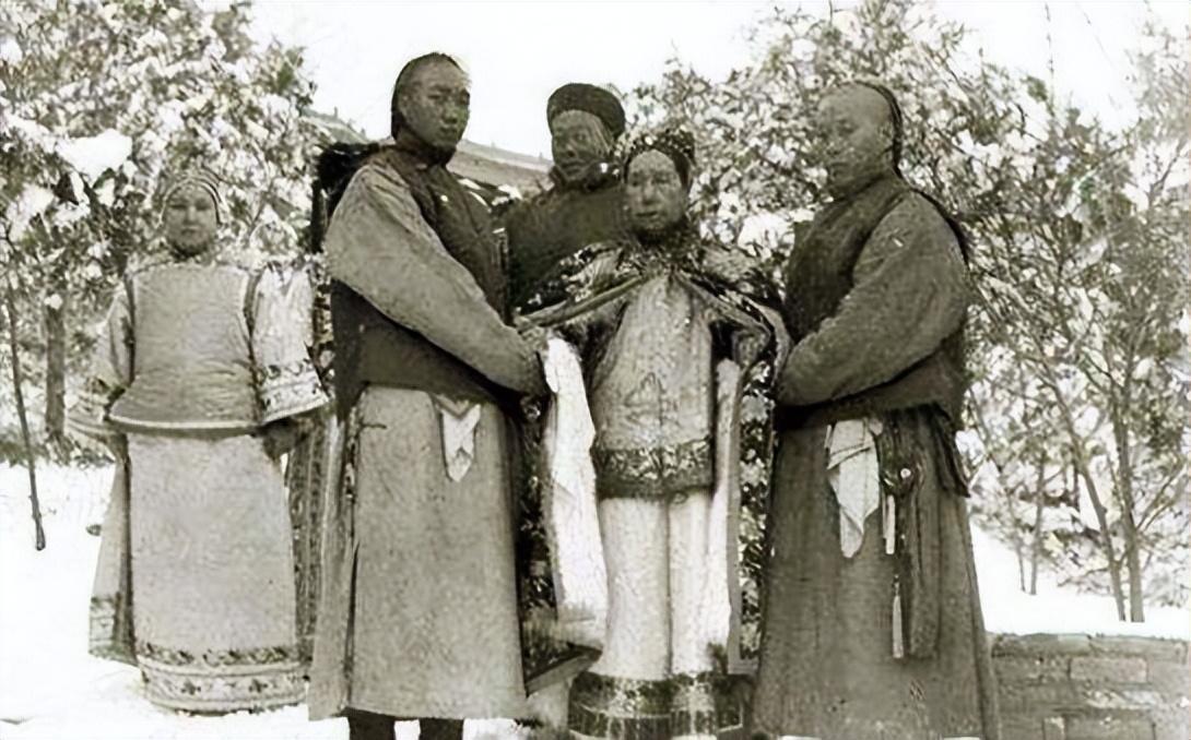 安德海人称清宫嫪毐,被诛杀后还扒下裤子,慈禧为何还高兴