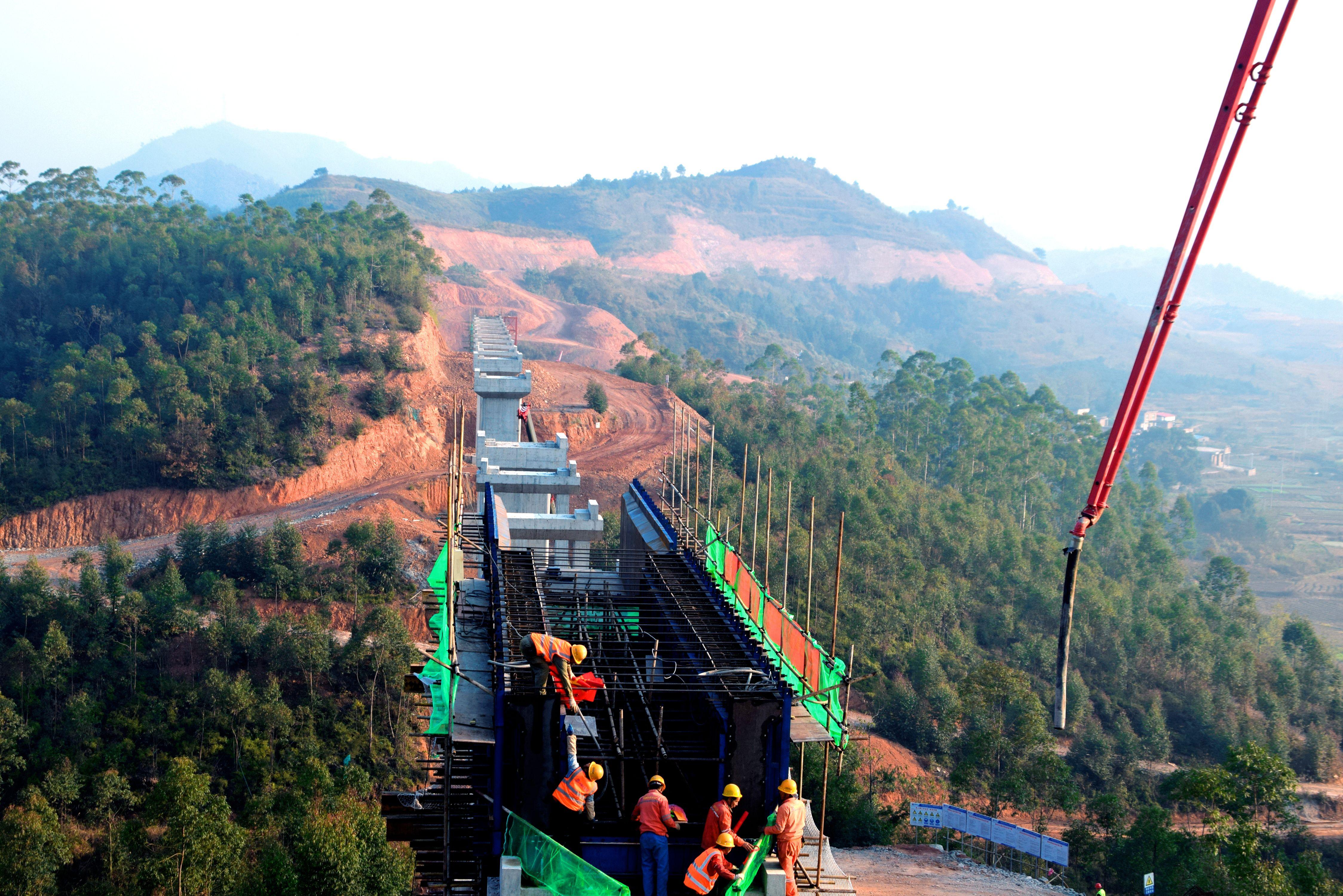 国家重大水利工程涔天河灌区最高渡槽槽身开仓浇筑
