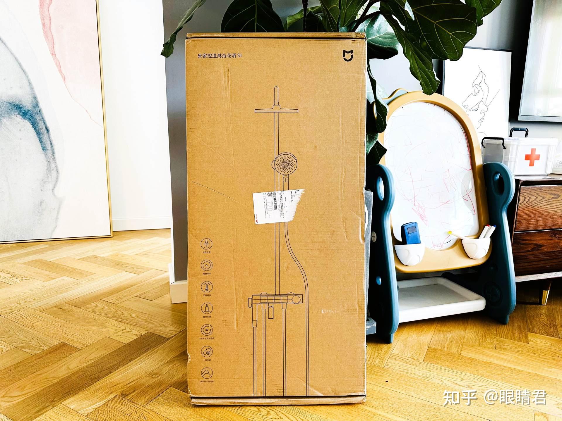 米家控温淋浴花洒s1外包装采用本色牛皮纸箱,外包装上印有米家控温