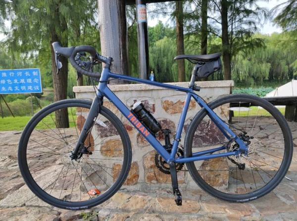 想要好看一点的,我更推荐捷安特 scr d