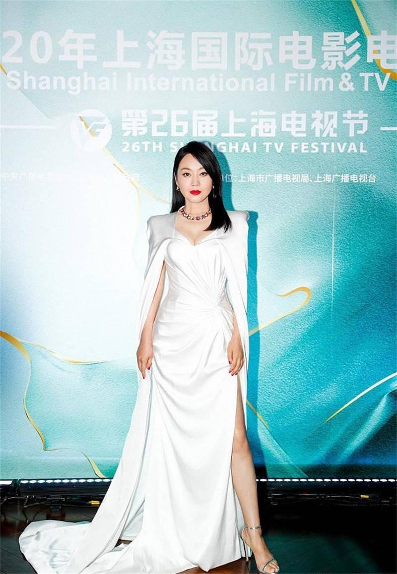 白玉兰颁奖典礼上的女星红毯造型秀,一位赛一位的好看! - 知乎