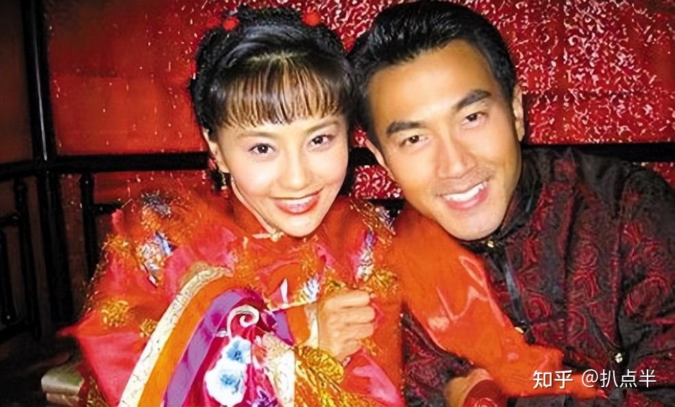 据说王鸥与张戈关系最好的阶段,差点进入婚姻——当时男方还曾求婚