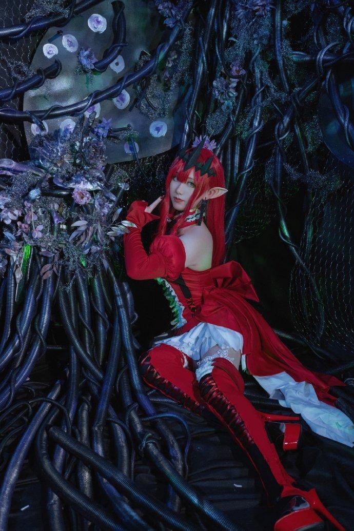 出镜:映月夜空妆造:映月夜空摄影后期:半糖小九_棚子:阿巴摄影棚 岛田