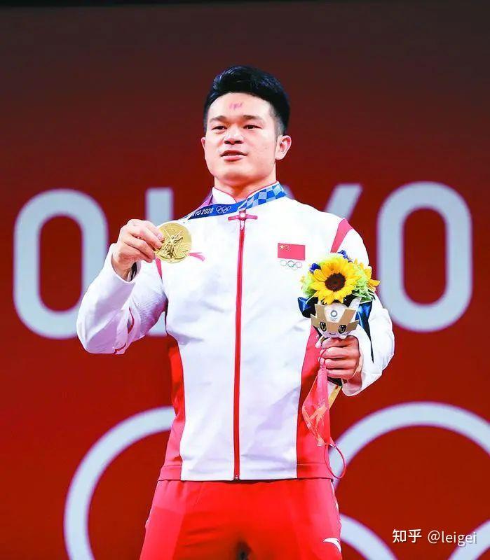 青蛙王子身高167米的举重冠军石智勇又双叒叕在秀各种弹跳