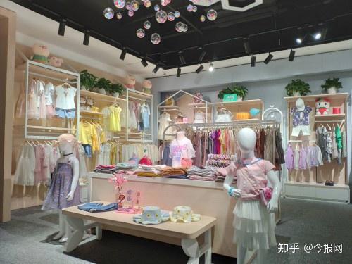 为保障童装加盟店10大品牌免费铺货,七彩芽自有童装生产基地,品质价格