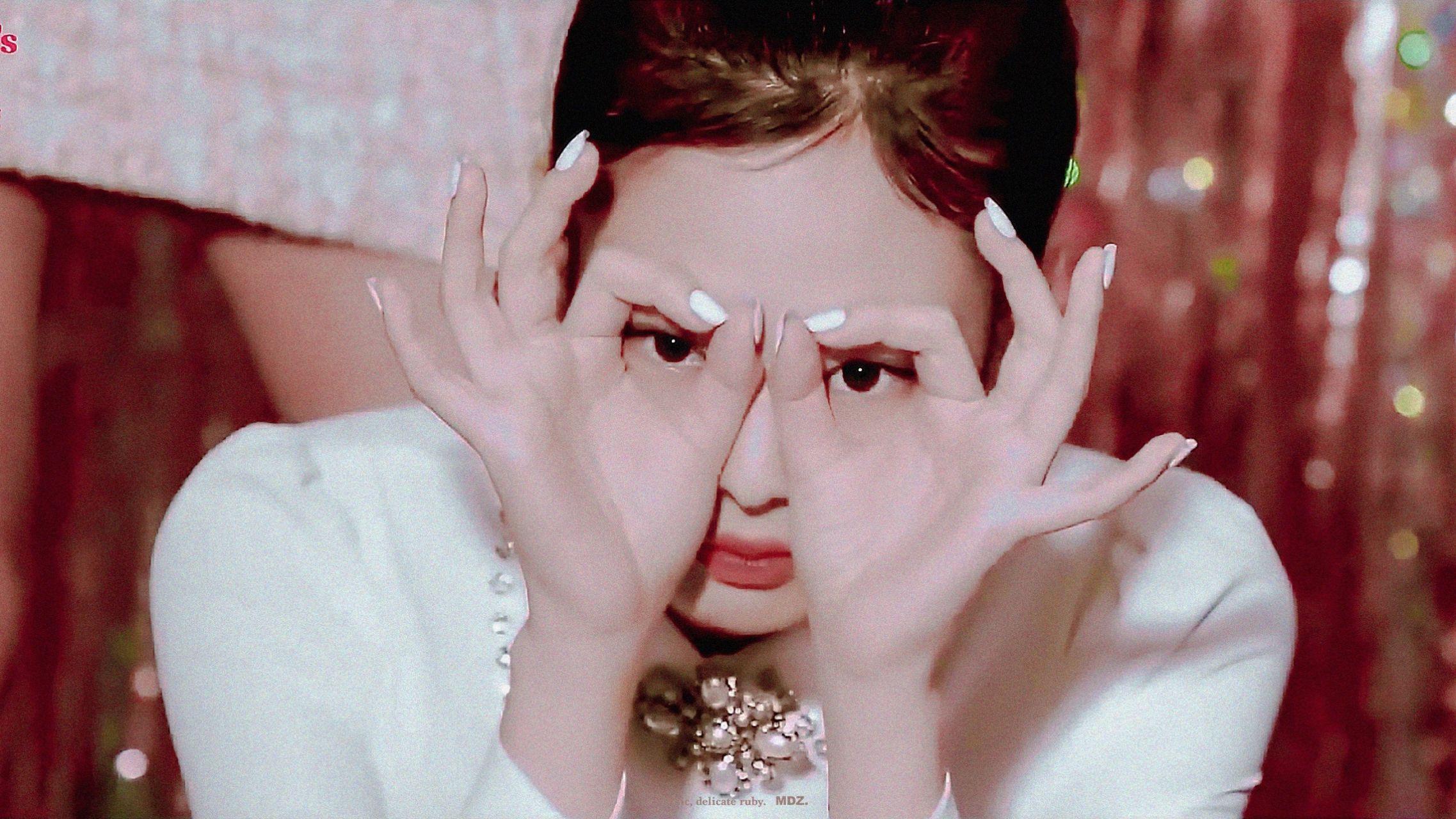 大家有可以用作电脑壁纸的jennie的美图吗