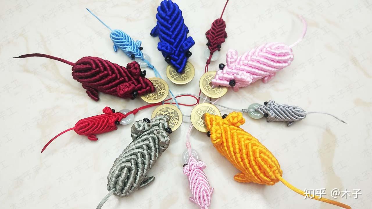 今年是鼠年,快来用绳子编一个小老鼠挂件吧,加上平安扣寓意数你平安