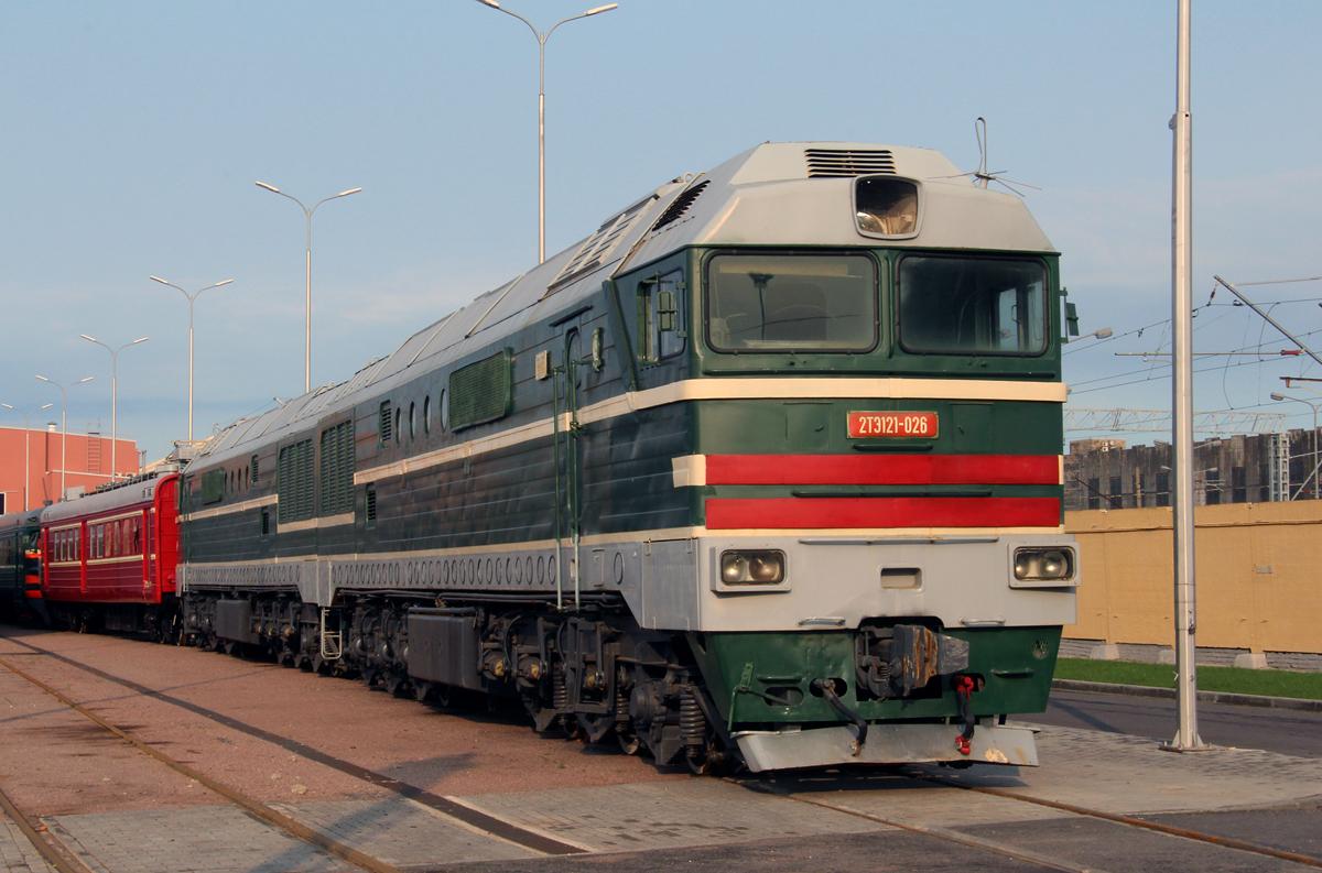 【铁道科普】苏联铁路第一款双节可达8000马力的内燃机车——2te121型